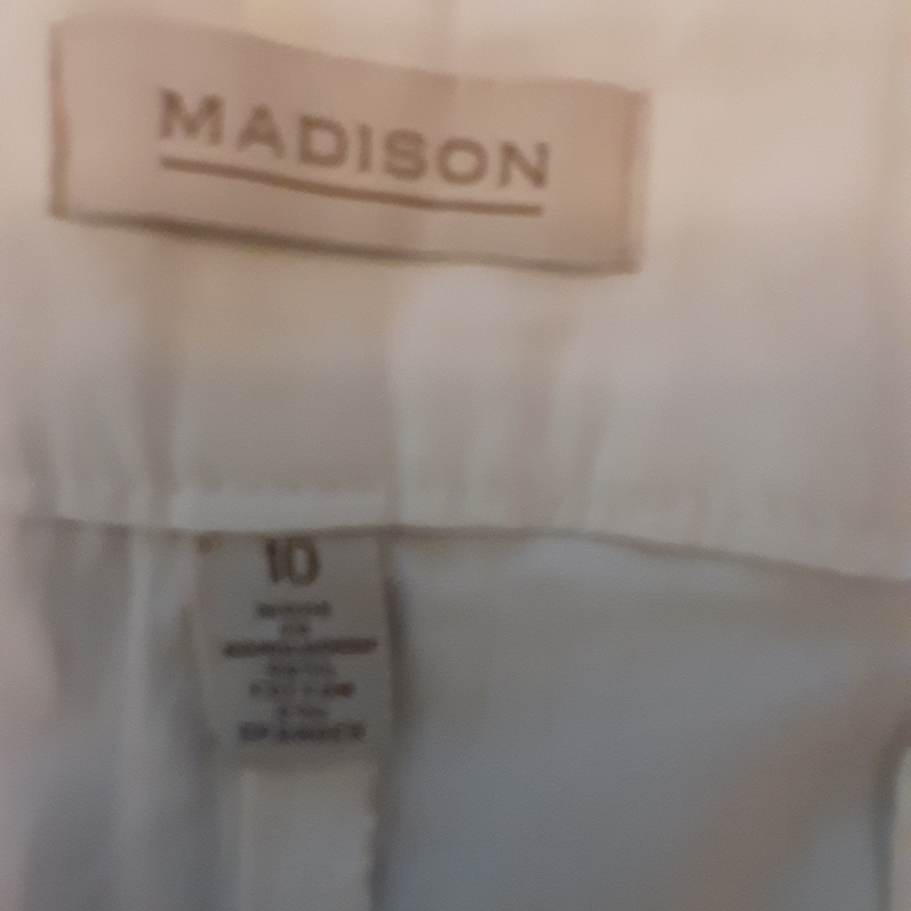 MADISON SHORT - Picture 2 of 3